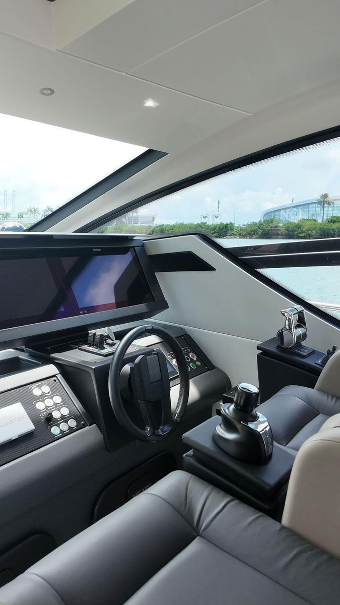 2022 Pershing 62 