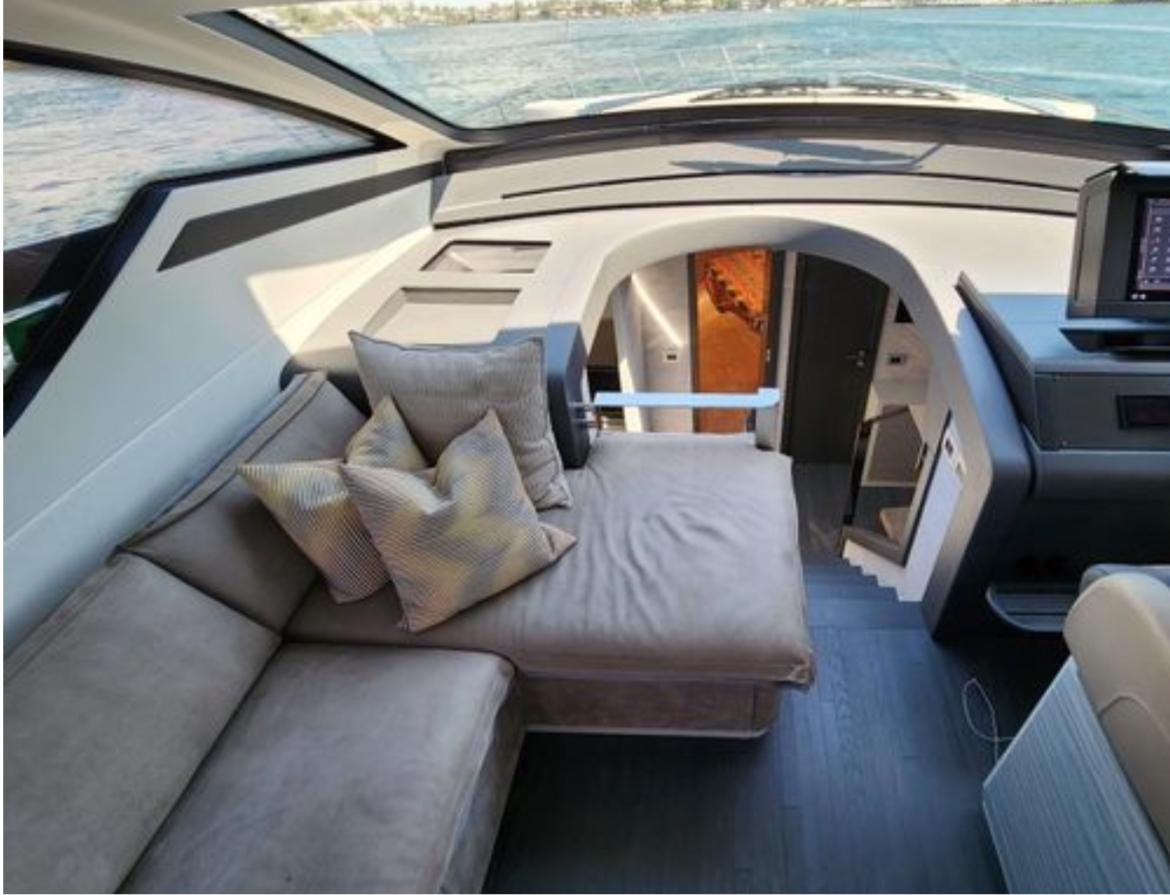 2022 Pershing 62 