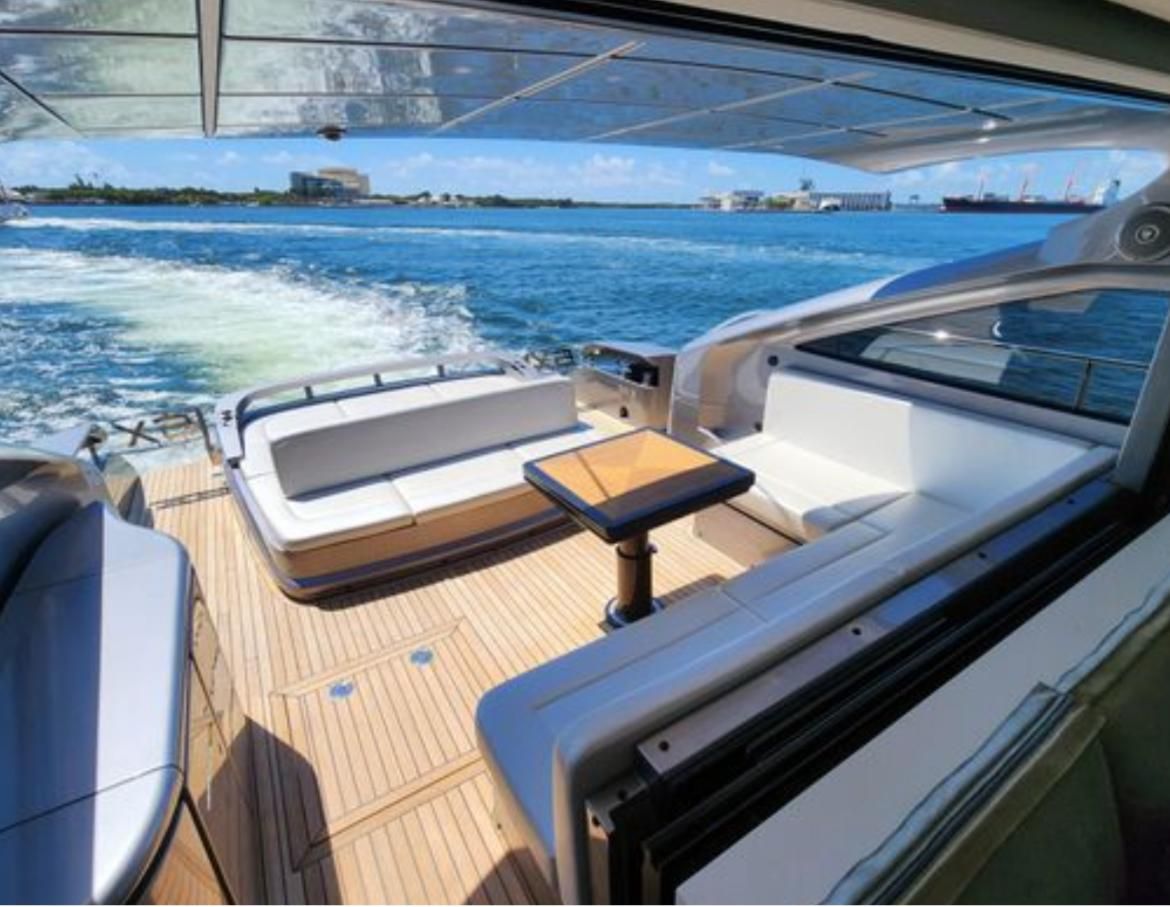 2022 Pershing 62 