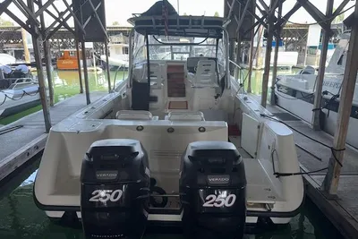Boston Whaler 305 Conquest