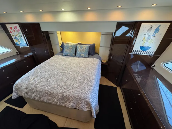 W Yacht Photos Pics 20 2007 Marquis 55 Full Beam Owners Stateroom