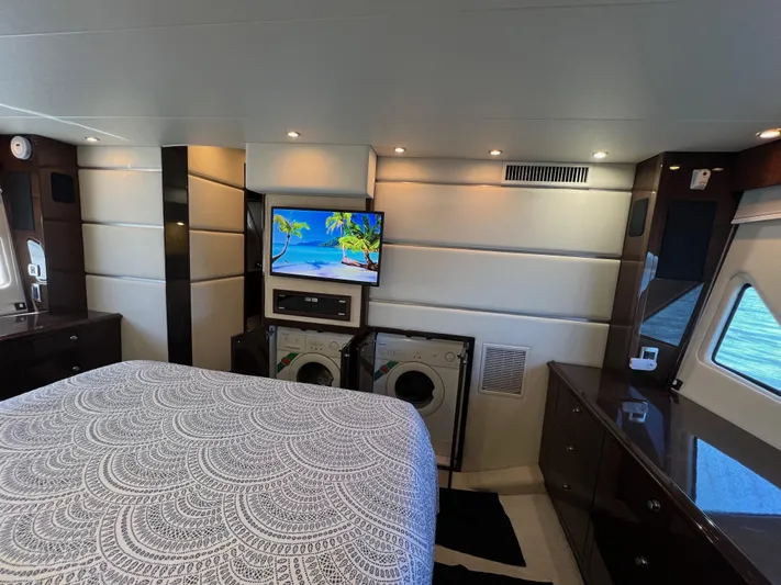 W Yacht Photos Pics 23 2007 Marquis 55 Full Beam Owners Stateroom