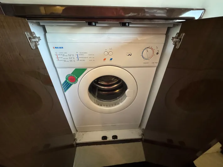 W Yacht Photos Pics 24 2007 Marquis 55 Washer