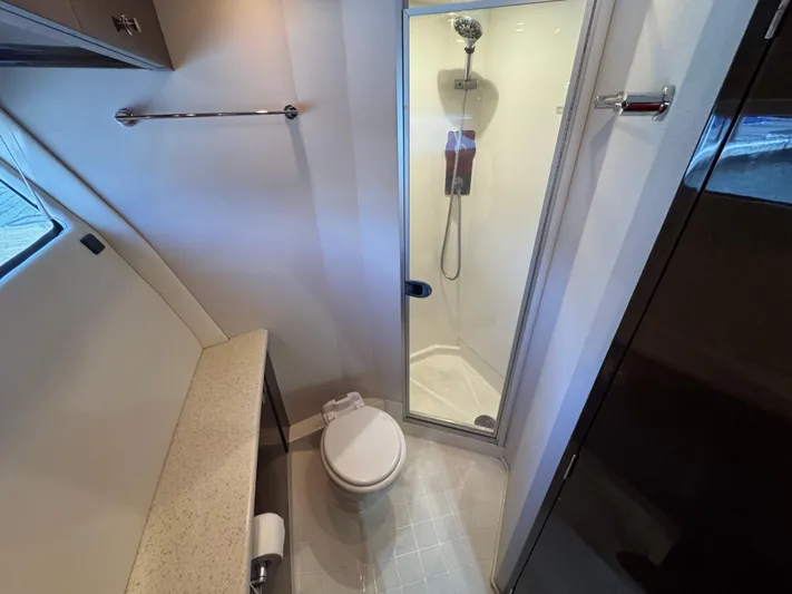 W Yacht Photos Pics 26 2007 Marquis 55 Owners Stateroom Ensuite