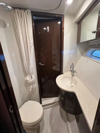 W Yacht Photos Pics 30 2007 Marquis 55 Forward VIP Head