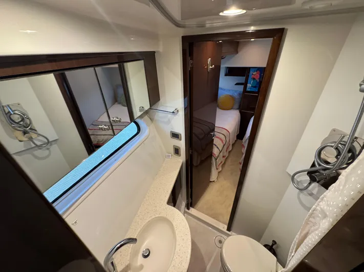 W Yacht Photos Pics 32 2007 Marquis 55 Wet Head 2