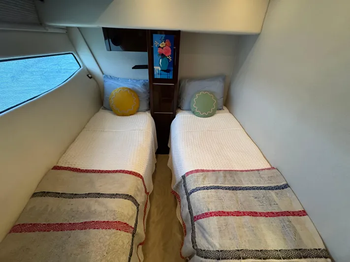 W Yacht Photos Pics 34 2007 Marquis 55 Stateroom 3 With Twin Beds Starboard 2