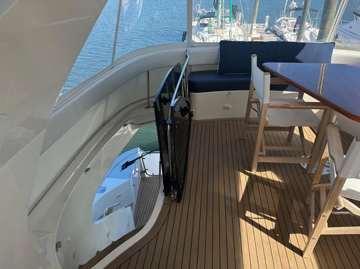 W Yacht Photos Pics 35 2007 Marquis 55 Flybridge Looking Aft