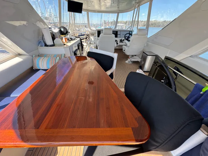 W Yacht Photos Pics 38 2007 Marquis 55 Flybridge Dinette 1