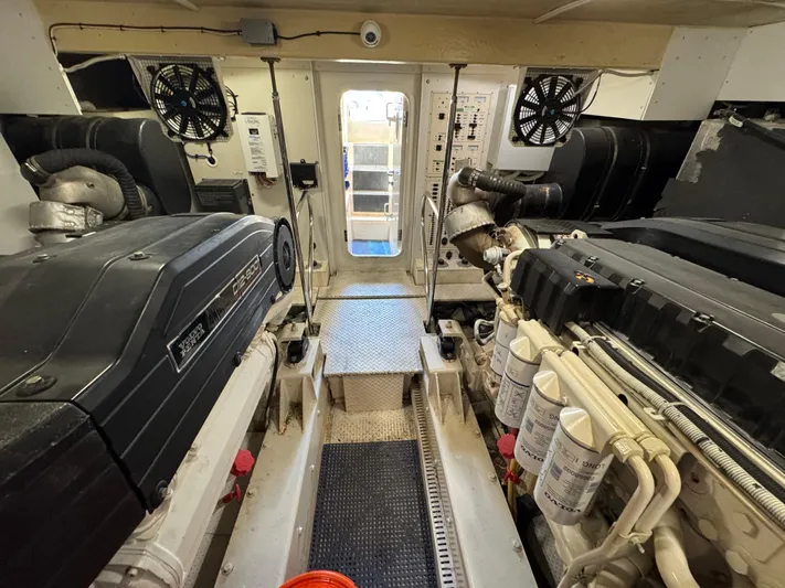 W Yacht Photos Pics 53 2007 Marquis 55 Engine Room 2