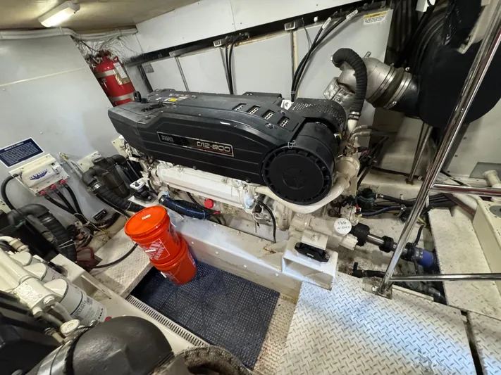 W Yacht Photos Pics 59 2007 Marquis 55 Engine Room 8