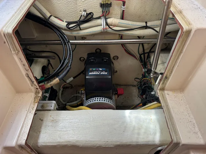 W Yacht Photos Pics 70 2007 Marquis 55 Engine Room 20