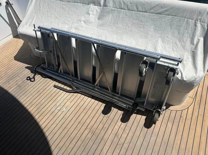 W Yacht Photos Pics 80 2007 Marquis 55 Exterior Ladder