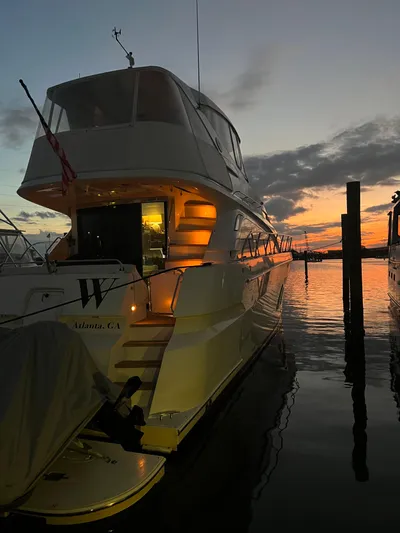 W Yacht Photos Pics 91 2007 Marquis 55 Exterior Aft