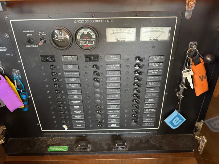 W Yacht Photos Pics 80 2007 Marquis 55 Control Panel 2