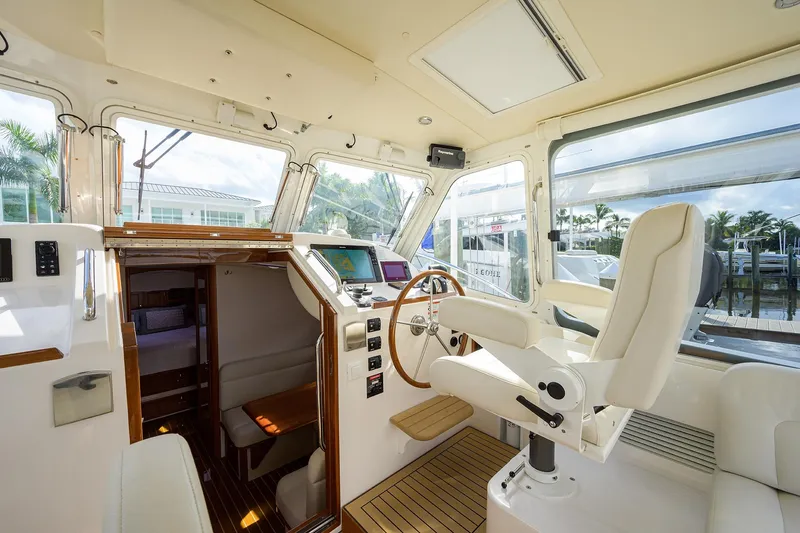 Scout Yacht Photos Pics Interior of 2019 MJM 43z yacht, featuring helm station and luxurious seating.