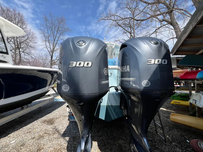 Hurricane Yacht Photos Pics 