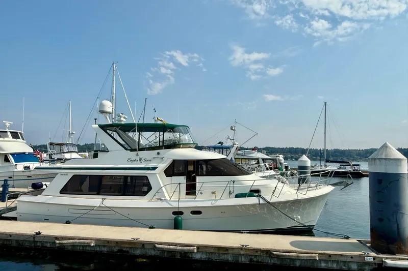 Eagles Soar Yacht Photos Pics Luxury Hampton 490 yacht docked at marina, clear sky, 2000 model.