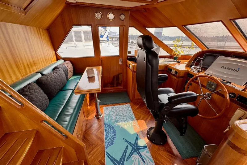 Eagles Soar Yacht Photos Pics Luxurious 2000 Hampton 490 yacht interior with wood finish, plush seating, and modern navigation equipment.
