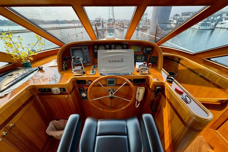 Eagles Soar Yacht Photos Pics Luxurious 2000 Hampton 490 yacht helm with Garmin navigation, wooden finish, and panoramic windows.