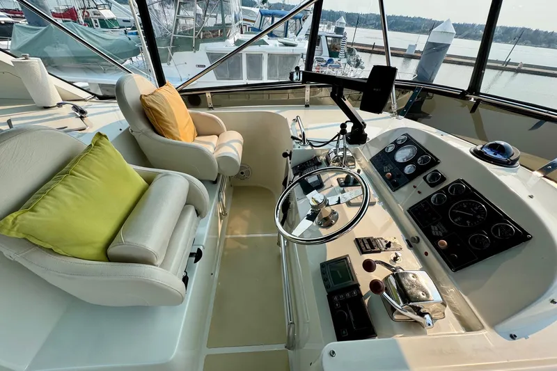 Eagles Soar Yacht Photos Pics Luxurious helm of 2000 Hampton 490 yacht with plush seating and advanced controls.