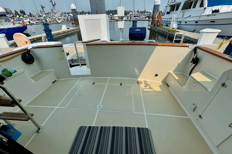 Eagles Soar Yacht Photos Pics Spacious deck of a 2000 Hampton 490 yacht docked at a marina.