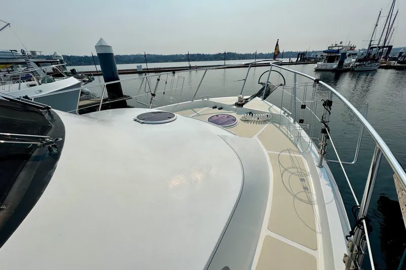 Eagles Soar Yacht Photos Pics Bow view of 2000 Hampton 490 yacht docked at marina.