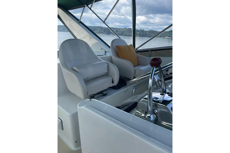 Eagles Soar Yacht Photos Pics Pilot seats on a 2000 Hampton 490 yacht with scenic water view.