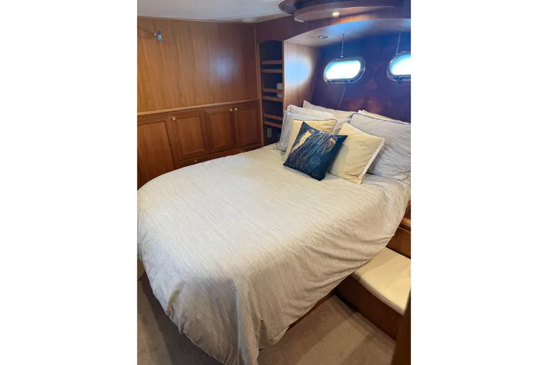 Eagles Soar Yacht Photos Pics Cozy bedroom in 2000 Hampton 490 yacht with wood paneling and porthole windows.