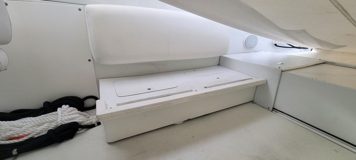 1987 Mochi Craft Express Cruiser 50