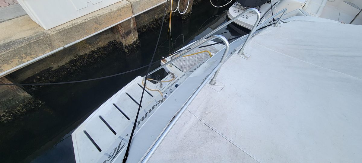1987 Mochi Craft Express Cruiser 50