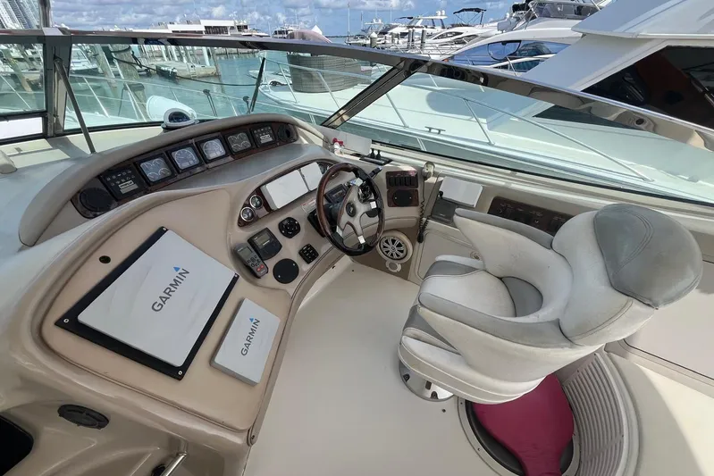 Euphoria 1 Yacht Photos Pics Helm of 2000 Sea Ray 540 Sundancer with Garmin navigation system and luxurious captain's chair.