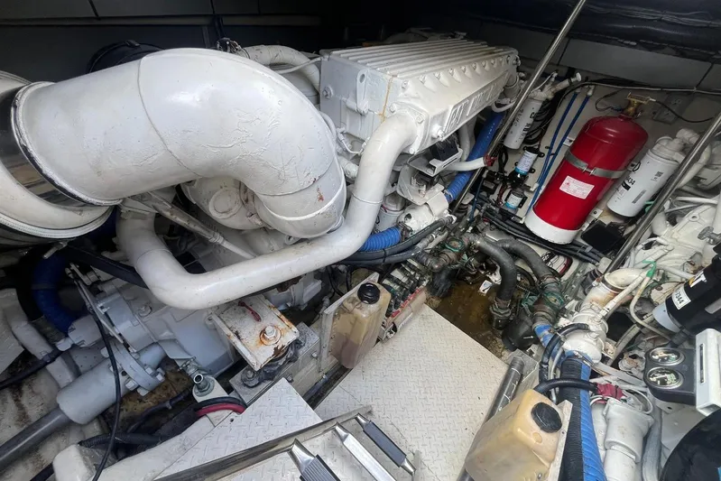 Euphoria 1 Yacht Photos Pics Engine room of a 2000 Sea Ray 540 Sundancer, showcasing mechanical components and systems.