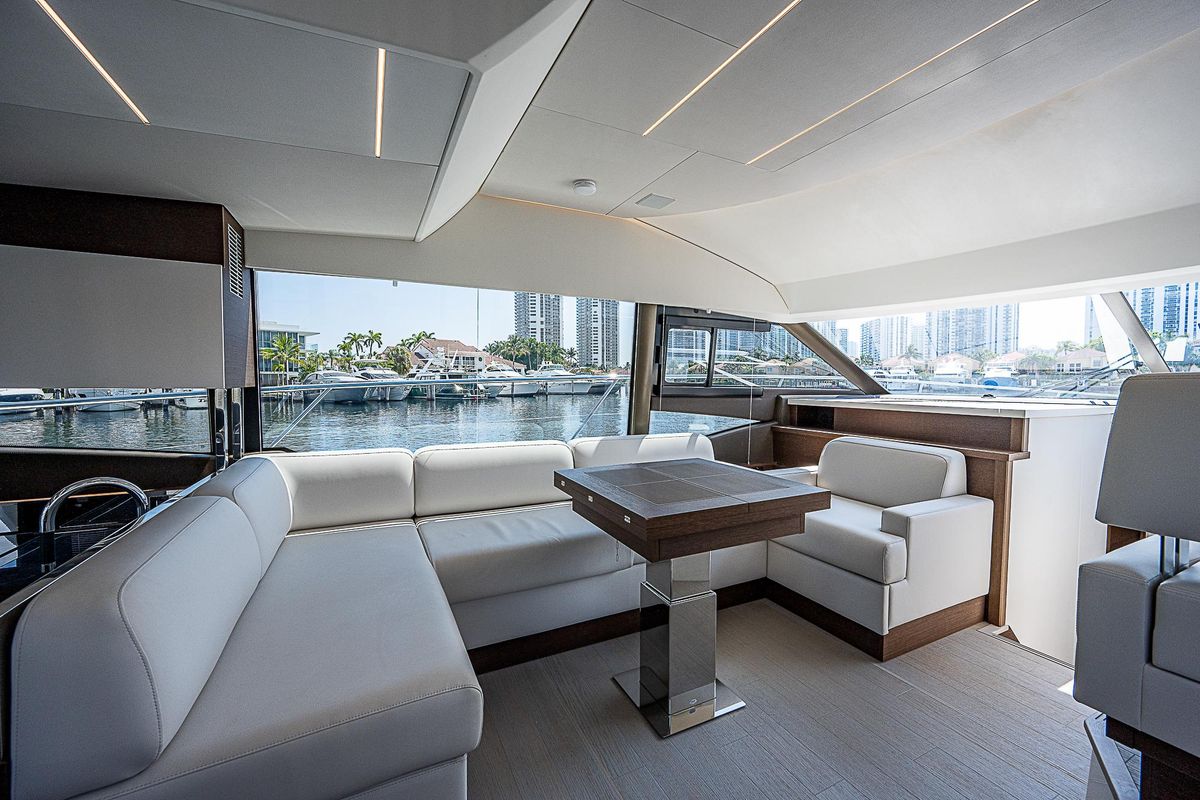 2022 Prestige 52 