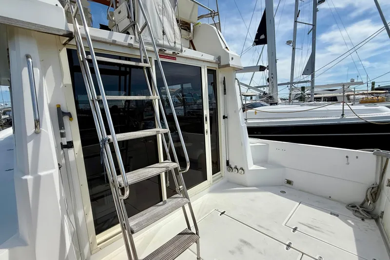 Daystar Yacht Photos Pics 2001 Sabre Sabreline 34 yacht deck with ladder and sliding glass door.