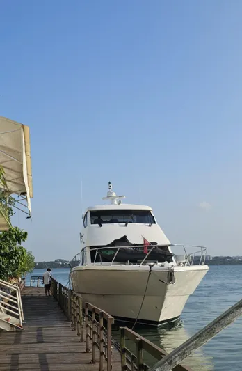 Waves III Yacht Photos Pics 