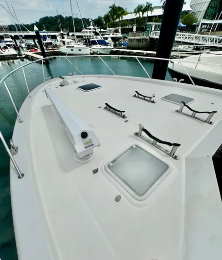 Waves III Yacht Photos Pics 