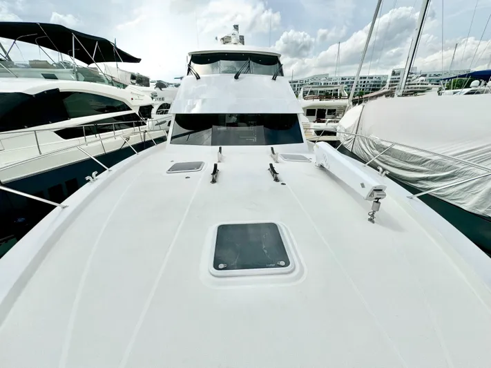 Waves III Yacht Photos Pics 