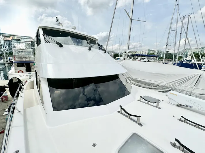 Waves III Yacht Photos Pics 