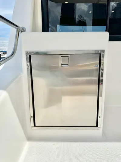 Waves III Yacht Photos Pics Stainless steel hatch on 2017 Maritimo M51 yacht, exterior view.