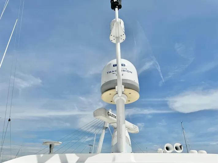 Waves III Yacht Photos Pics 