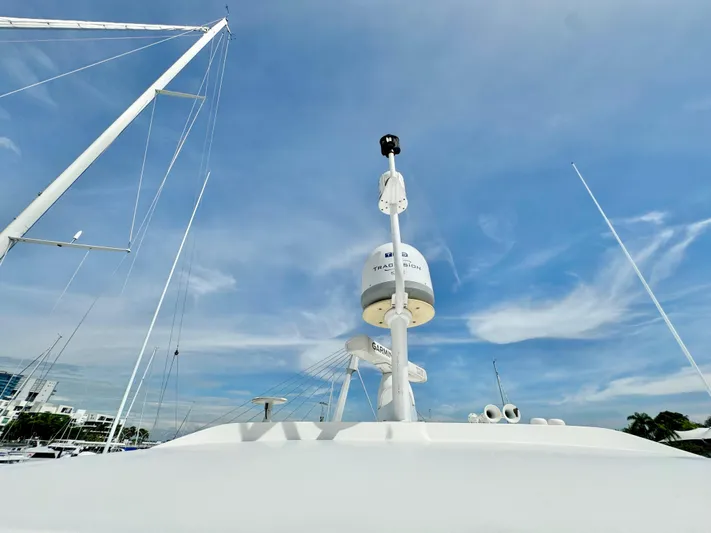 Waves III Yacht Photos Pics 