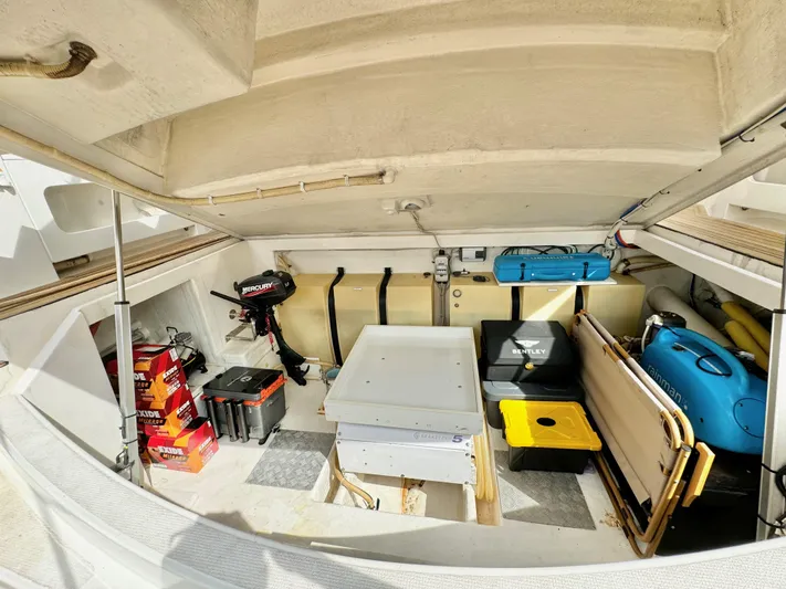 Waves III Yacht Photos Pics 