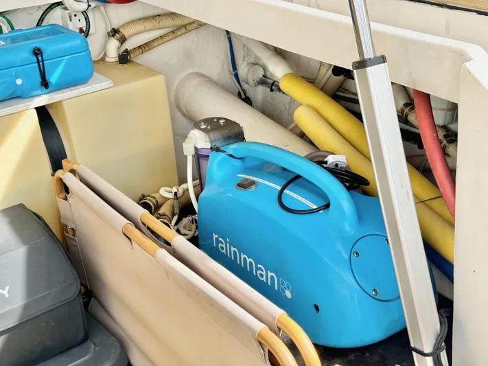 Waves III Yacht Photos Pics 