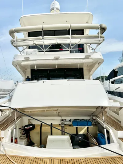 Waves III Yacht Photos Pics 