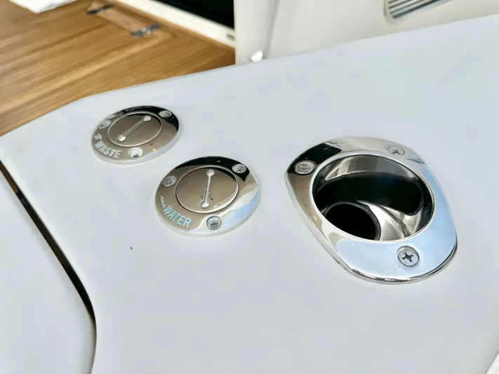 Waves III Yacht Photos Pics 