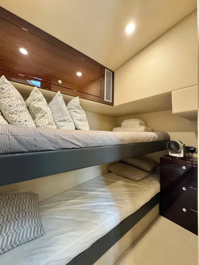 Waves III Yacht Photos Pics 