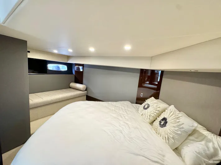 Waves III Yacht Photos Pics 