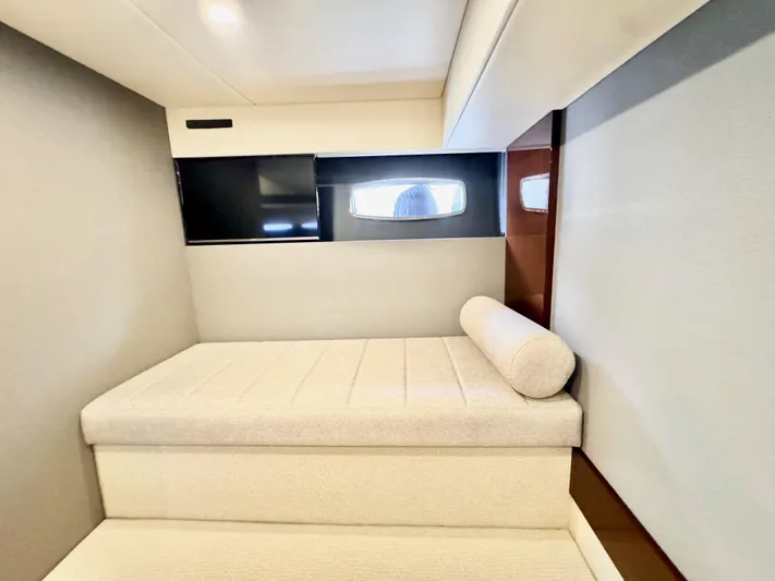 Waves III Yacht Photos Pics 