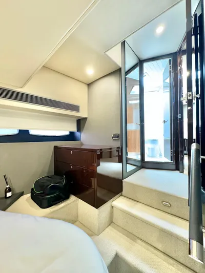 Waves III Yacht Photos Pics 